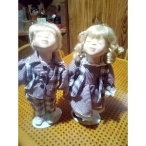 Vtg Cathay Collection Porcelain Boy & Girl Dolls Kissing W/ Stands Maroon Plaid